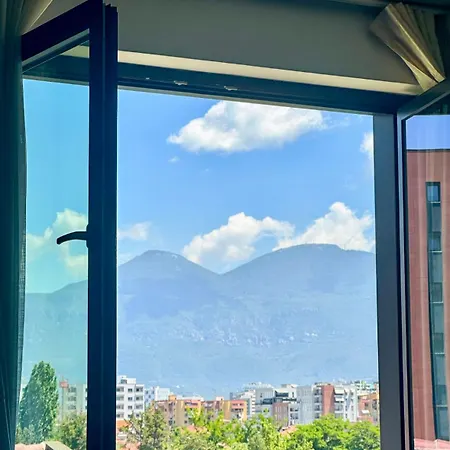 Luxe 1 * تيرانا